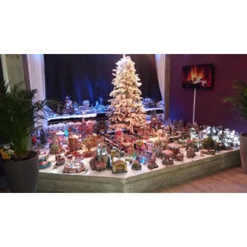 Heel Bijzonder/groot compleet kerstdorp/huisjes van+-10,5m2!
