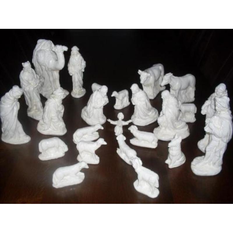 witte kerstgroep,met grote beelden