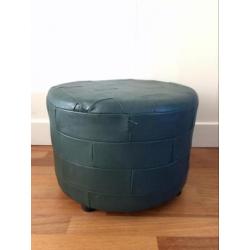 Groene vintage stevige leren poef.