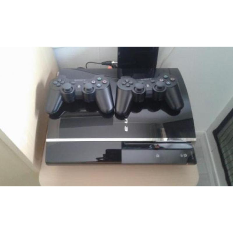PlayStation 3 2 controllers en een stuur 24 spellen